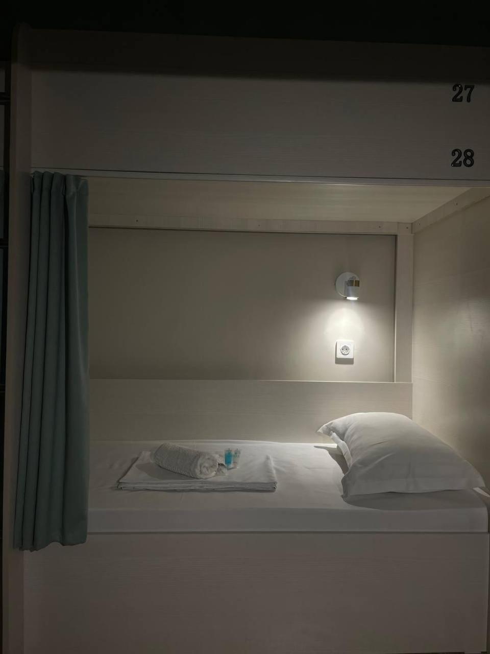 Hostel Nomad Alma-Ata Exteriör bild