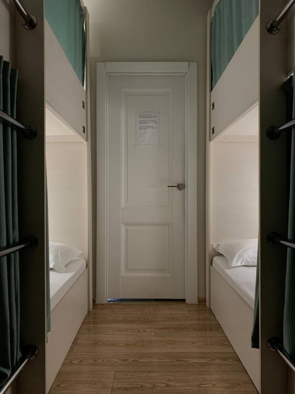 Hostel Nomad Alma-Ata Exteriör bild
