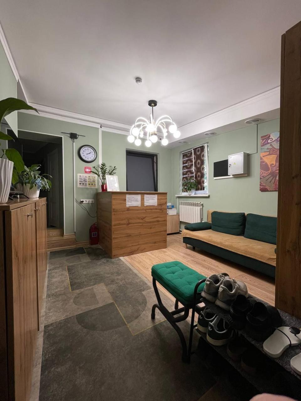 Hostel Nomad Alma-Ata Exteriör bild